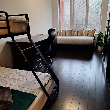 Family Aquarium Haven Apartment *